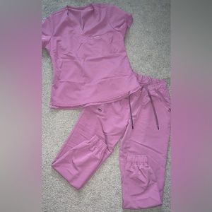 Women’s Jaanuu Scrub Set. Mesh Enhanced Material. Purple Mauve. Size M - SOLD